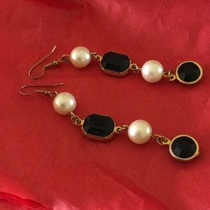 Black and pearl on gold dangle earring
